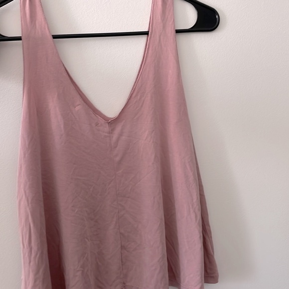 ❌SOLD❌ Abound Double V-Neck Crop Tank Top - Picture 2 of 4